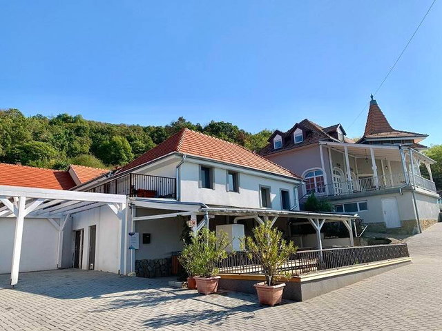 Eladó családi ház, Sümegen 290 M Ft, 20 szobás