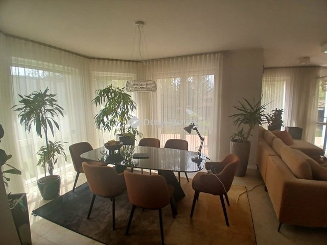 Eladó családi ház, Debrecenben 349.5 M Ft, 7 szobás