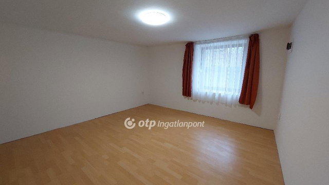 Eladó családi ház, Kisújszálláson 15 M Ft, 2 szobás