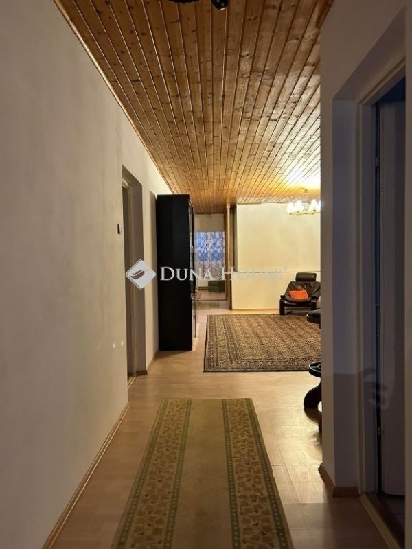 9 bed · 315m² · 145.000.000 ft