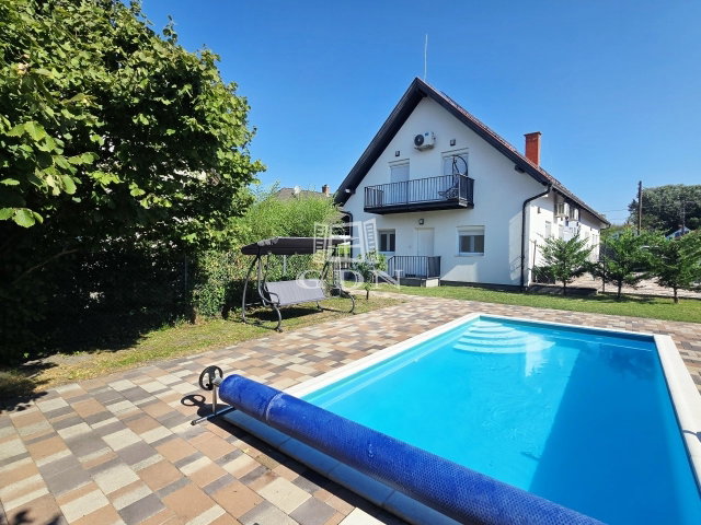 Eladó téglalakás, Balatonmáriafürdőn 89.9 M Ft, 3 szobás