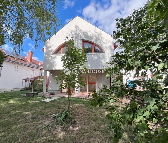 Eladó téglalakás, Kőszegen 78 M Ft, 7 szobás