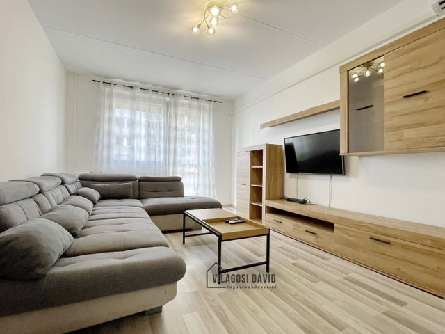 Kiadó panellakás, albérlet, Debrecenben 300 E Ft / hó, 3 szobás