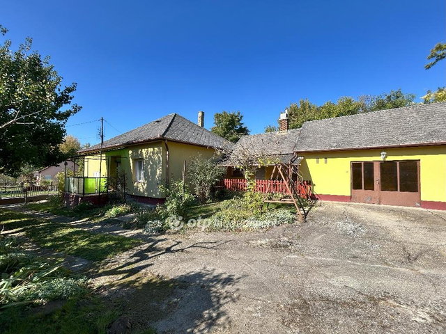 Eladó családi ház, Nagyszokolyon 25 M Ft, 3 szobás