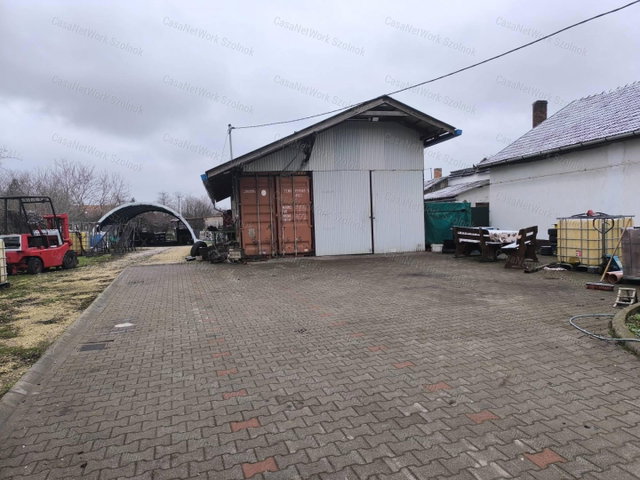 Eladó ipari ingatlan, Szolnokon 24.99 M Ft, 2 szobás