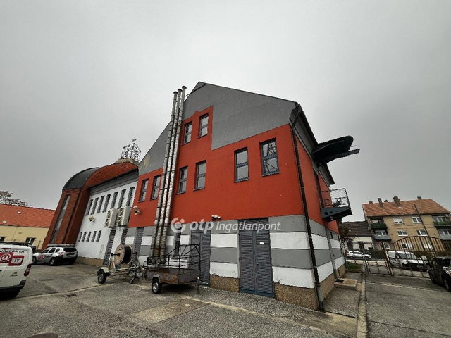 Eladó üzlethelyiség, Csornán 235 M Ft / költözzbe.hu