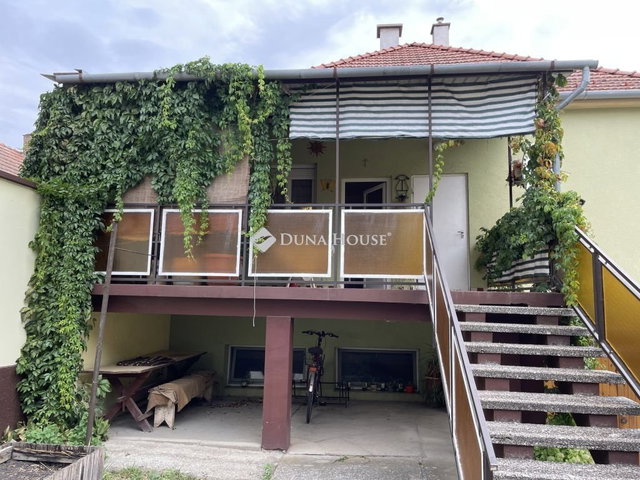 Eladó családi ház, Garán 39.9 M Ft, 6 szobás