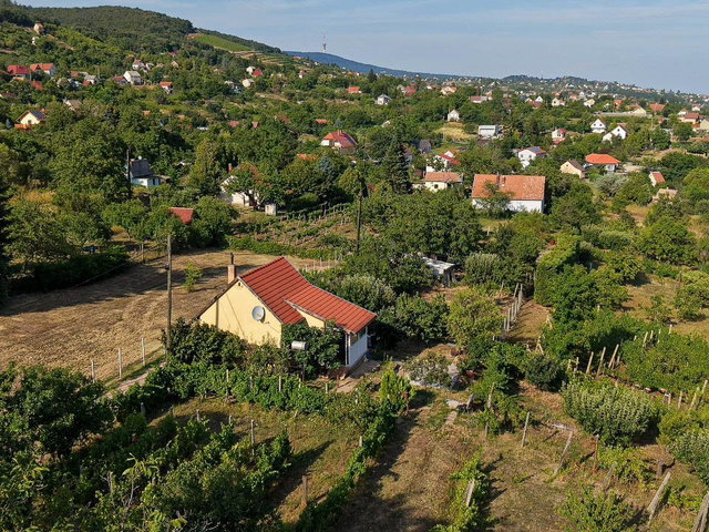 Eladó nyaraló, Pécsett 19.9 M Ft, 1 szobás