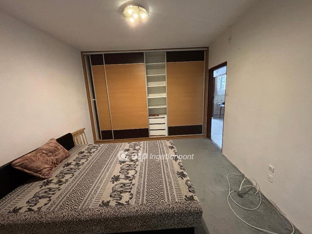 Eladó téglalakás, Mohácson 38.5 M Ft, 2+1 szobás
