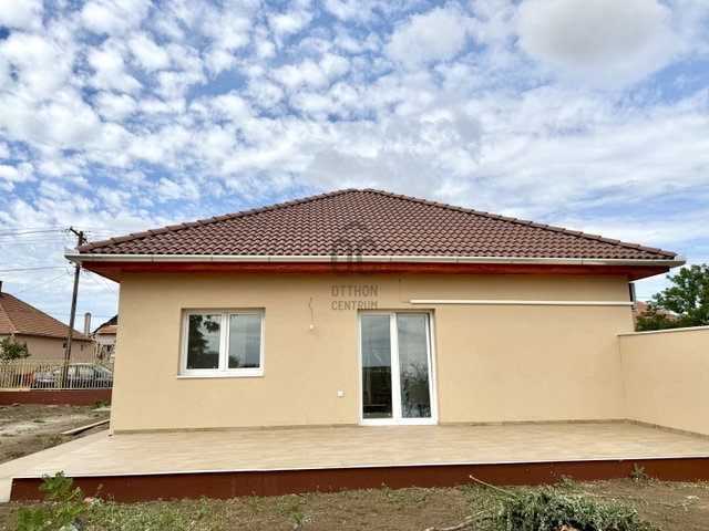 Eladó családi ház, Adácson 29 M Ft, 2 szobás