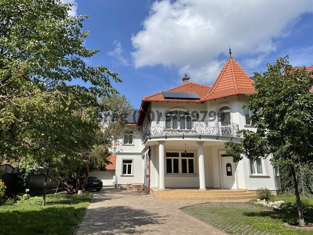 Eladó családi ház, Debrecenben 450 M Ft, 10 szobás