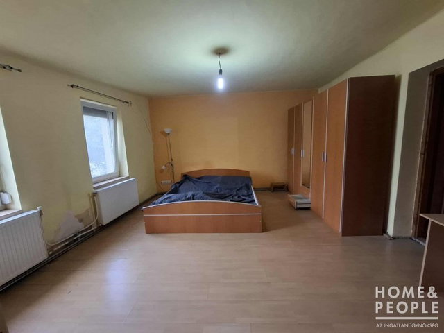 Eladó családi ház, Szegeden 49.99 M Ft, 2+2 szobás