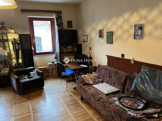 Eladó téglalakás, Pécsett, Hungária utcában 29.9 M Ft