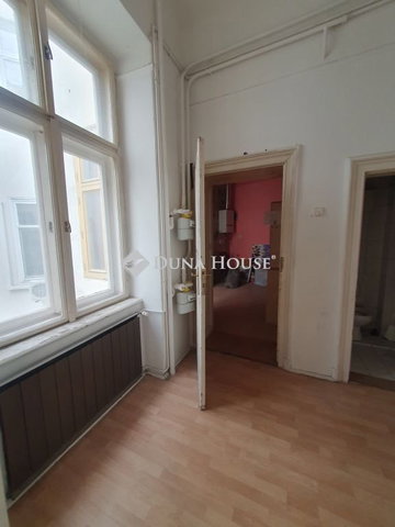 Kiadó üzlethelyiség, Budapesten, VI. kerületben 600 E Ft / hó
