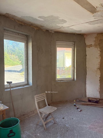 Eladó családi ház, Pécsett 12 M Ft, 1 szobás
