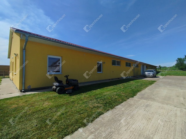 Kiadó ipari ingatlan, Kaposújlakon 900 E Ft / hó