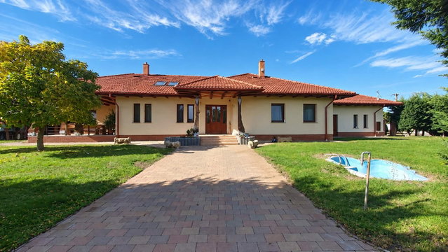 Eladó családi ház, Dabason 220 M Ft, 6 szobás