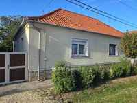 Eladó családi ház, Pápán 52 M Ft, 5+1 szobás