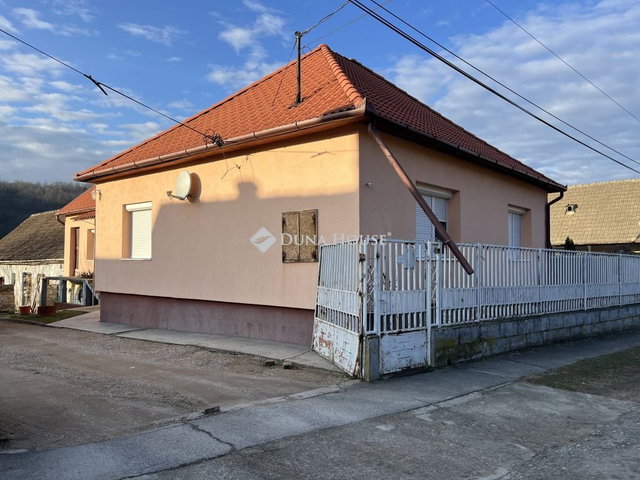 Eladó családi ház, Ozorán, Táncsics Mihály utcában 24.9 M Ft