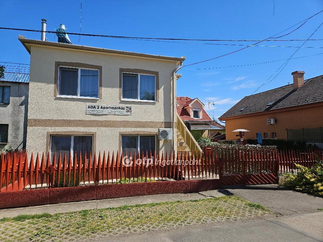 Eladó nyaraló, Hajdúszoboszlón 89 M Ft, 6 szobás
