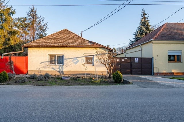Eladó családi ház, Szegeden 64 M Ft, 4 szobás
