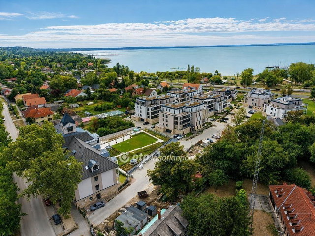 Eladó téglalakás, Balatonkenesén 141 M Ft, 3 szobás