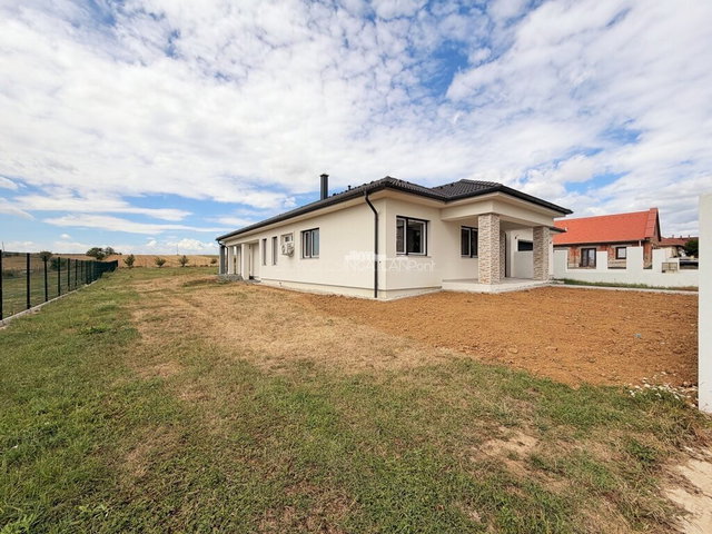 Eladó családi ház, Nardán 250 M Ft, 6 szobás