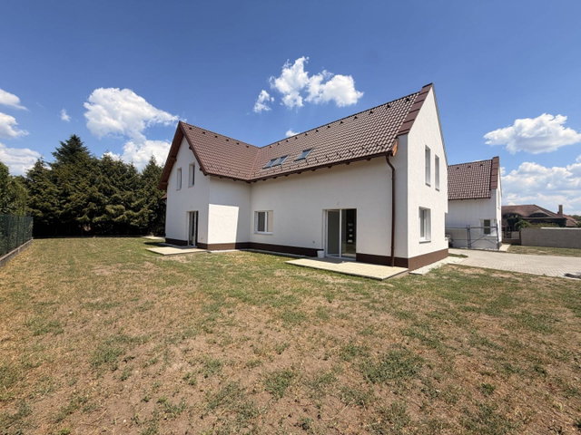 Eladó ikerház, Vácon 104 M Ft, 4 szobás / költözzbe.hu