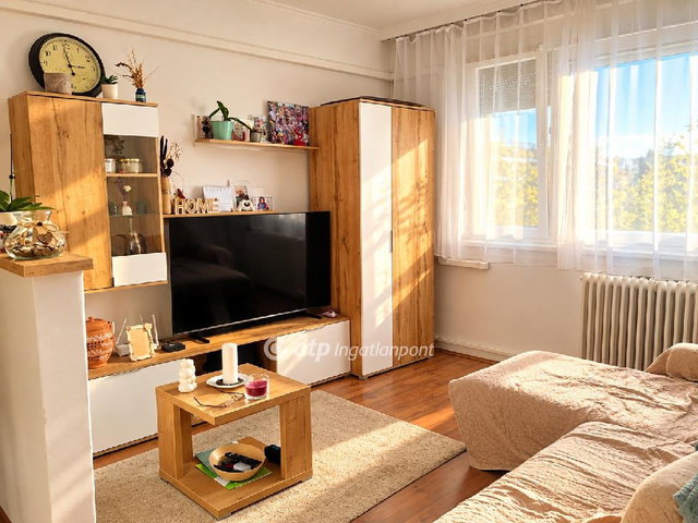 Eladó panellakás, Ajkán 39.9 M Ft, 2 szobás