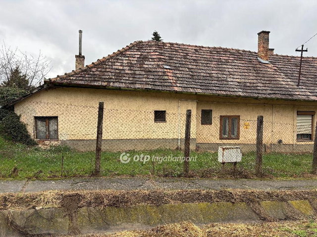 Eladó családi ház, Tabon 15 M Ft, 3 szobás