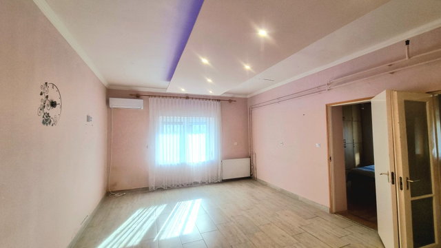 Eladó családi ház, Szegeden 83 M Ft, 4+4 szobás