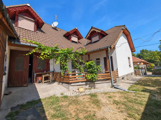 Eladó családi ház, Ráckevén 67 M Ft, 8 szobás