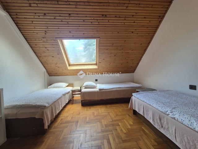 Eladó családi ház, Zamárdiban 139.7 M Ft, 8 szobás