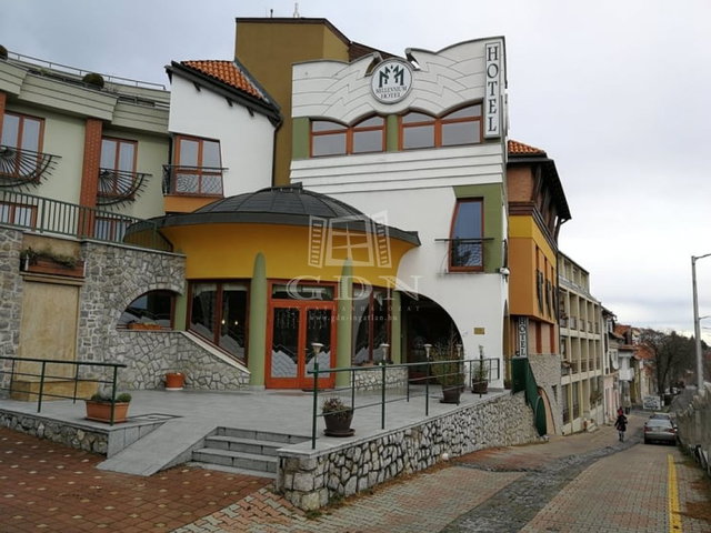 Eladó hotel, Pécsett 1300 M Ft / költözzbe.hu