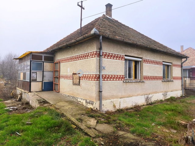 Eladó családi ház, Dalmandon 8 M Ft, 2 szobás