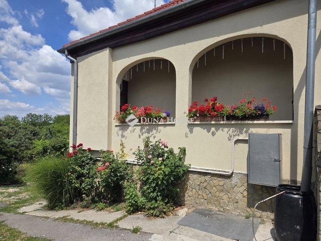Eladó családi ház, Sóskúton 134 M Ft, 5 szobás