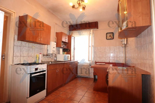 Eladó családi ház, Szegeden 125 M Ft, 6 szobás