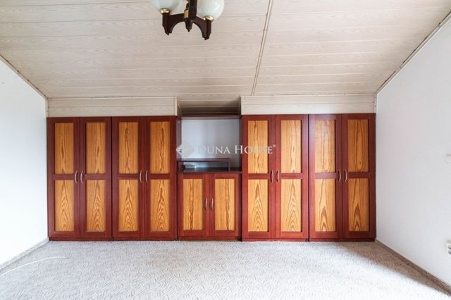 Eladó családi ház, Vecsésen 139.99 M Ft, 5 szobás