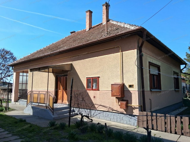 Eladó családi ház, Tiszaföldváron 29.5 M Ft, 3 szobás