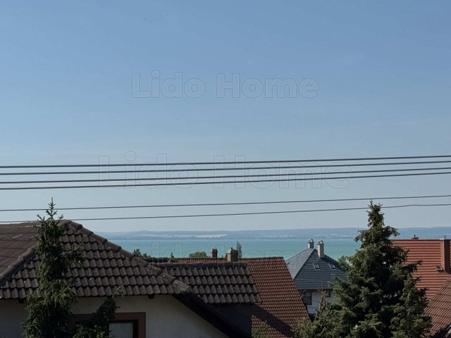 Eladó családi ház, Alsóörsön 178.9 M Ft, 5 szobás