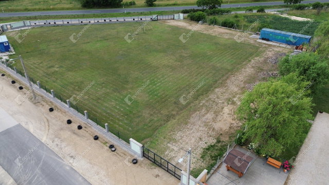 Eladó ipari ingatlan, Fertőszentmiklóson 99 M Ft