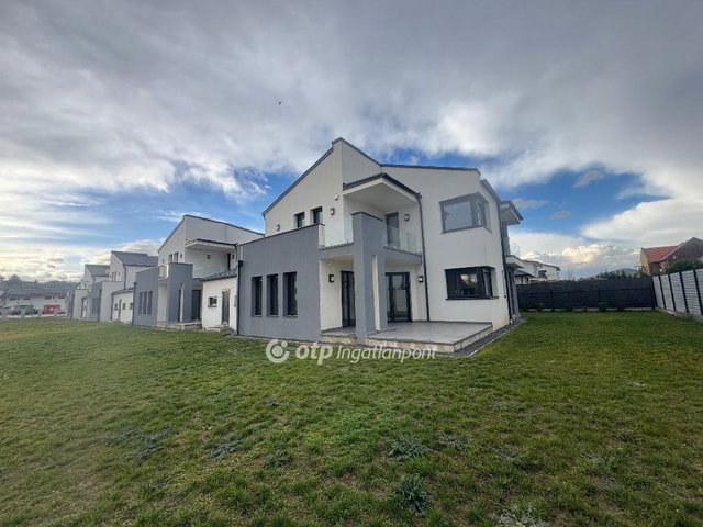 Eladó sorház, Velencén 220 M Ft, 5 szobás / költözzbe.hu