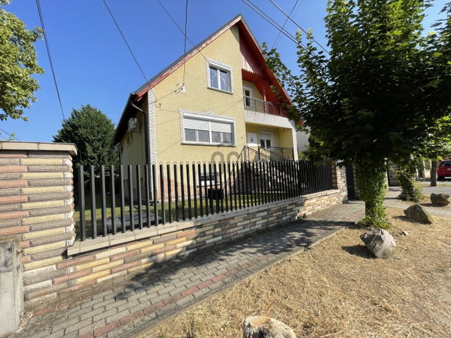 Eladó családi ház, Fóton 149.9 M Ft, 5 szobás
