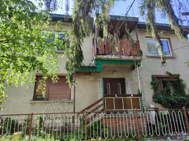 Eladó családi ház, Komáromban 39 M Ft, 4 szobás
