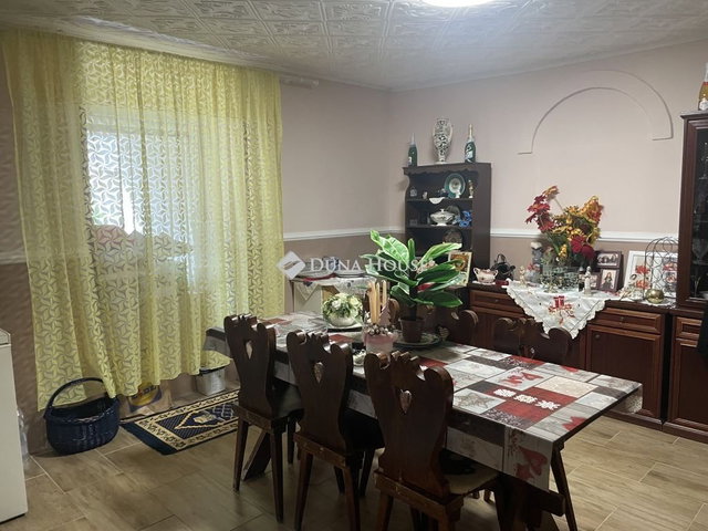 Eladó családi ház, Sárbogárdon 42 M Ft, 3 szobás