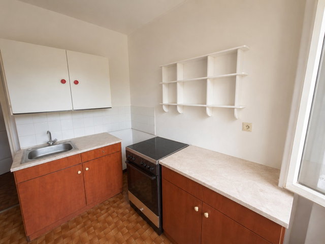 Eladó panellakás, Komlón, Körtvélyes utcában 20.9 M Ft