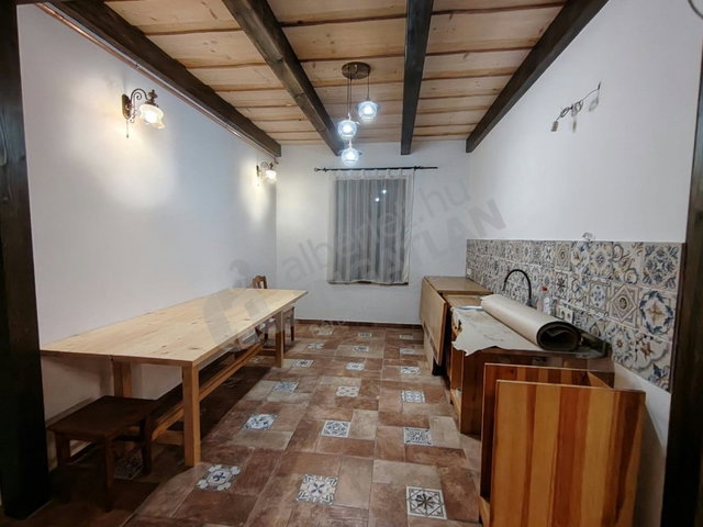 Kiadó sorház, albérlet, Zsámbékon, Magyar utcában, 4 szobás