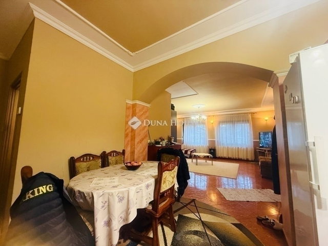 Eladó családi ház, Vecsésen 120 M Ft, 3 szobás