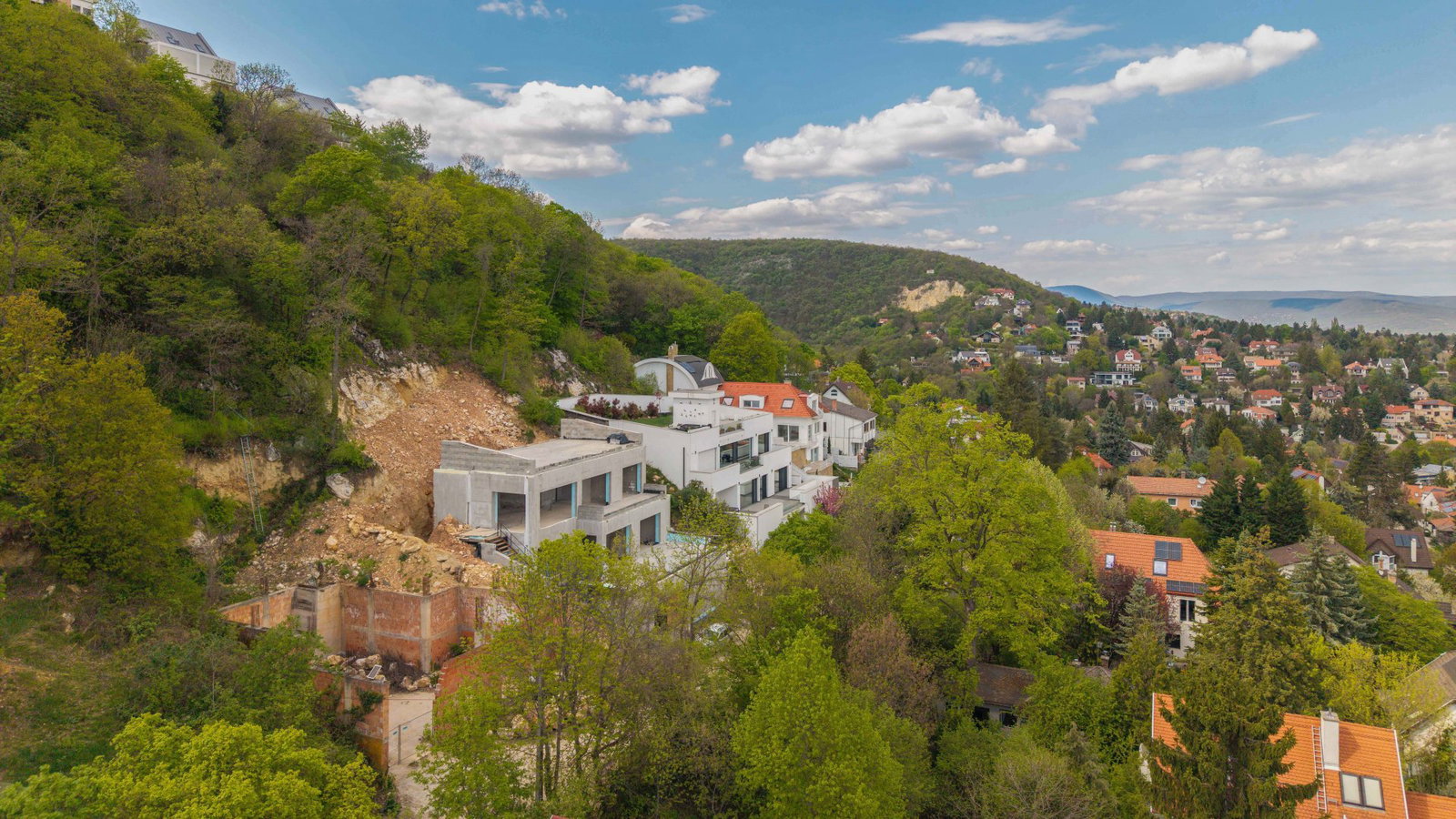1335m² · 390.000.000 ft