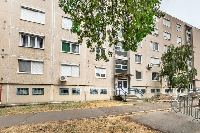 Eladó téglalakás, Egerben 39.9 M Ft, 2 szobás